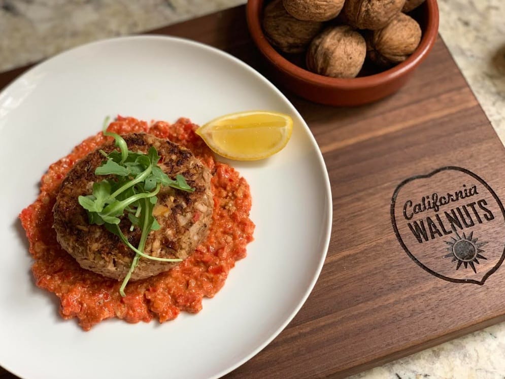 Walnut Romesco Sauce के साथ पौष्टिक भोजन