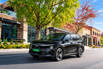 VinFast MPV 7 driving on an urban street